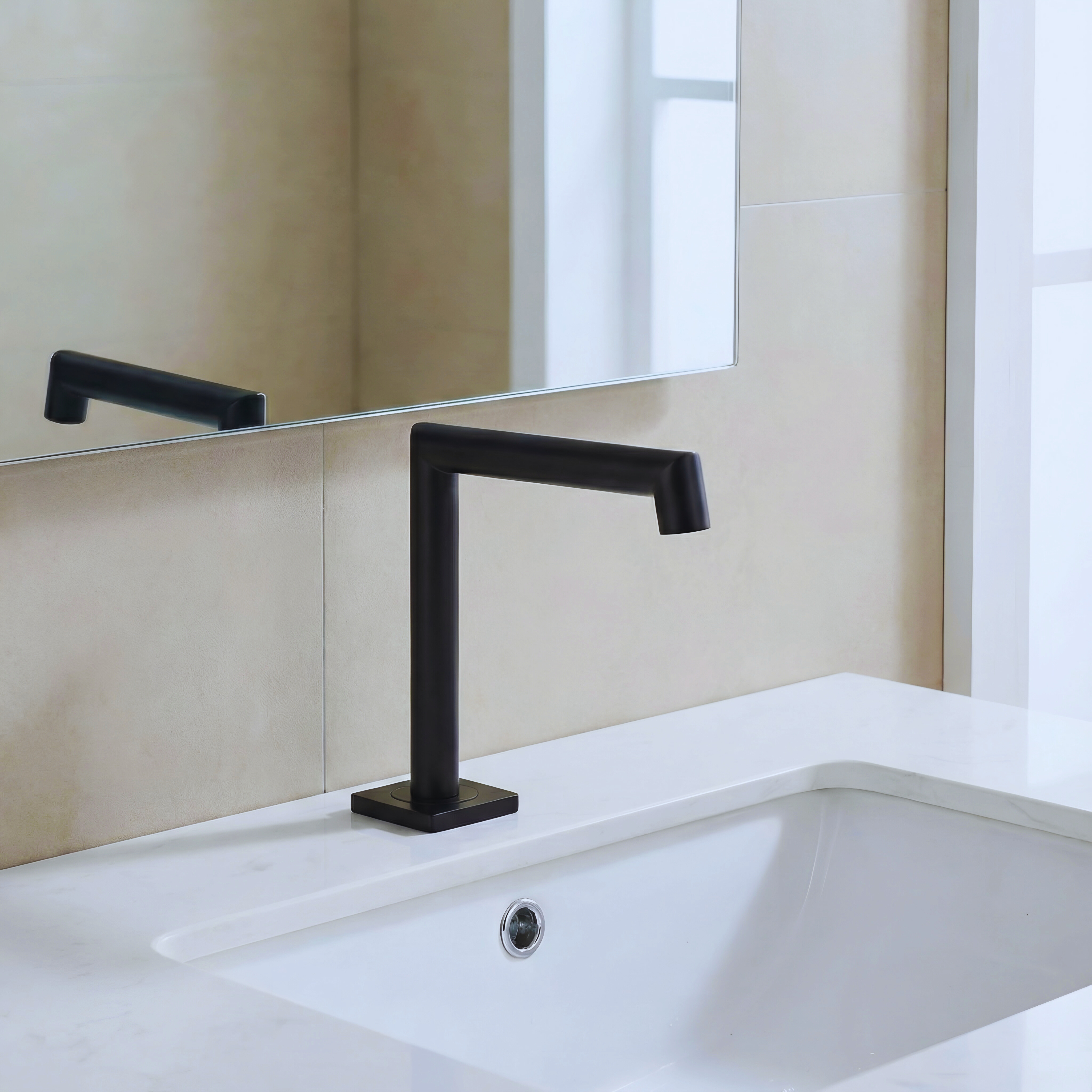 Fontana FlowSense Edition Matte Black Single Hole Touchless Bathroom Faucet