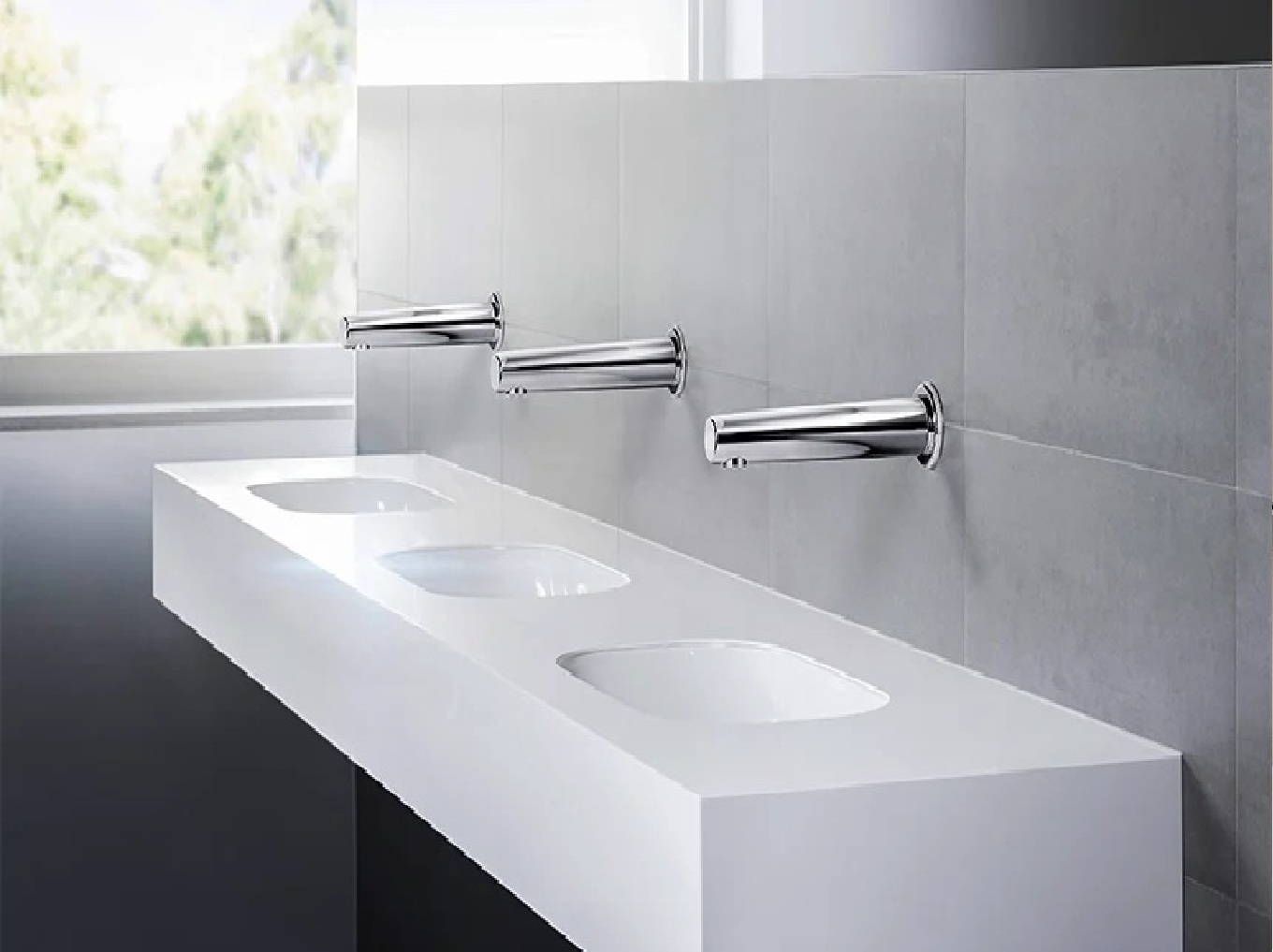 Commercial touchless faucet with infrared sensor and vandal-resistant body